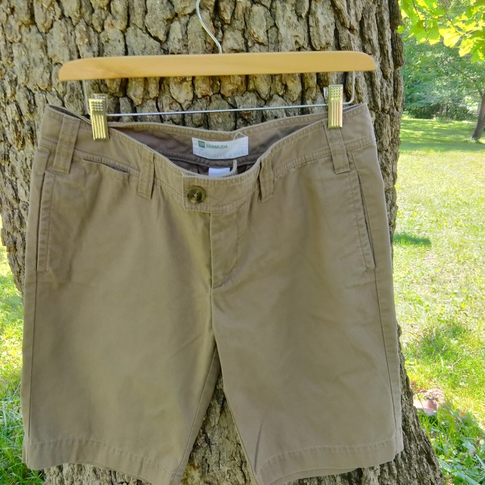 ⬇️ Price Drop!⬇️GAP Bermuda Shorts in size 6 - Picture 3 of 3